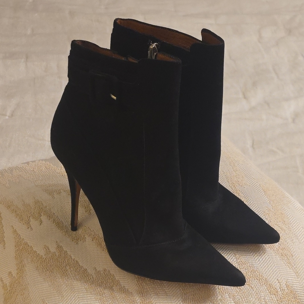 Elizabeth and James Black Suede Pointed Toe Ankle Booties 7.5  4 Inch Heel